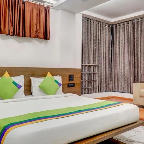 Hotel Shiva's, Kolhapur، فندق في كولهابور