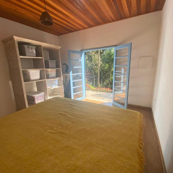 Casa de campo com muito verde e paz, 2 quartos, Wi-Fi, churrasqueira, deck, trilha - Foto 2