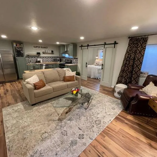 Utah Valley Retreat - Luxurious Self check-in Apt, UVU BYU, EV Charge, hotel v destinaci Orem