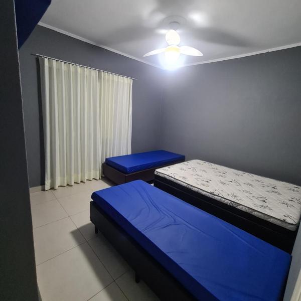Casa grande e confortável até 16 pessoas com churrasqueira e garagem para 8 carros - Foto 2