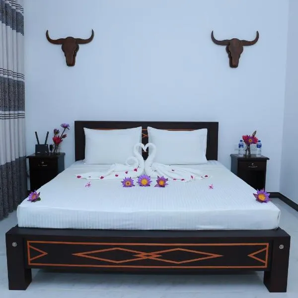 Charly Villa, hotel in Haburugala
