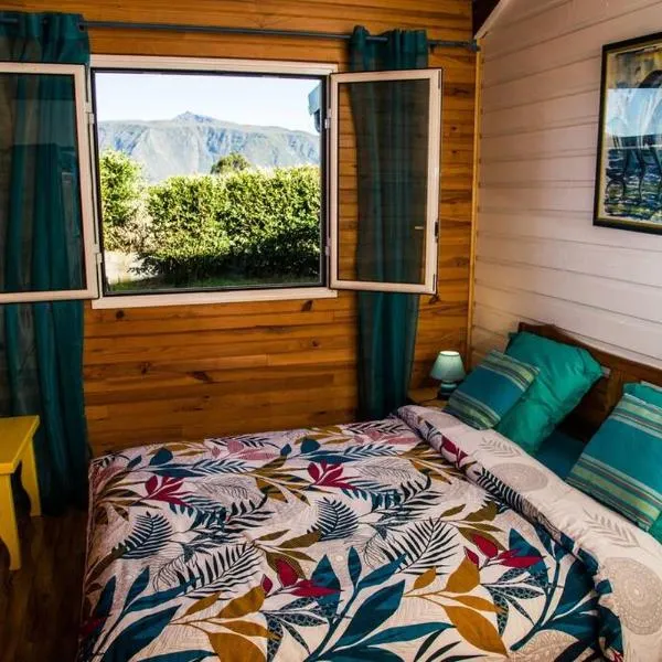 Chalet des Hauts- Vue piton-8pers - By Sister Home, hotel en Le Tampon