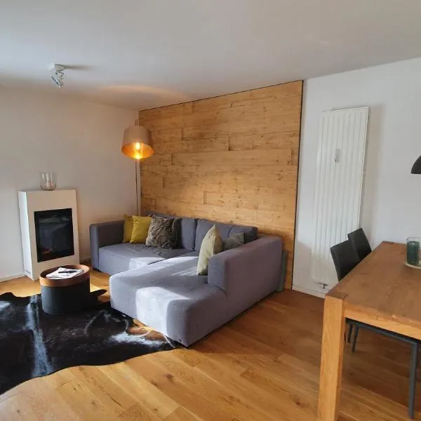 Bungalow mit Terrasse im alpinen Stil, Hotel in Schliersee