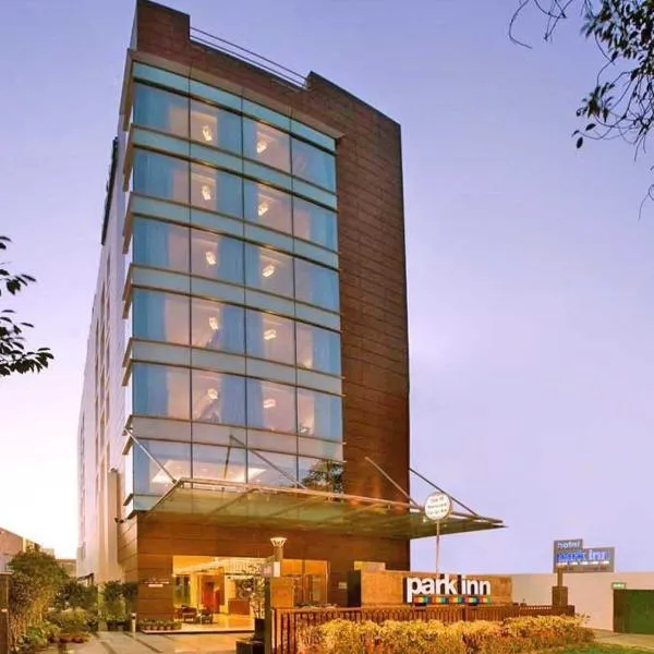 Park Inn Gurgaon, מלון בDhankot