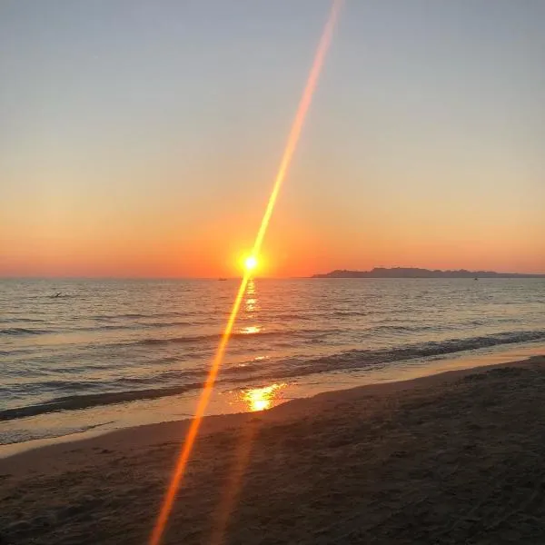 Dea Luxury Apartament Beach, hotel in Durrës