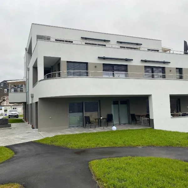 Moderne, barrierefreie Ferienwohnung, hotel in Plauen