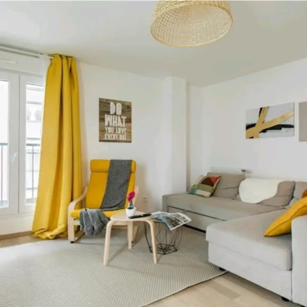 Luxury Apartment near Paris la Défense with secured Parking, hôtel à Bois-Colombes