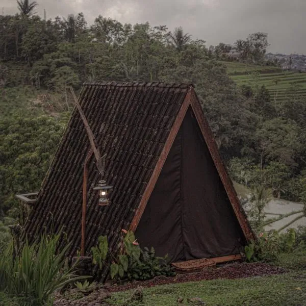 KAMPUNG KOPI CAMP, hotel in Padangan