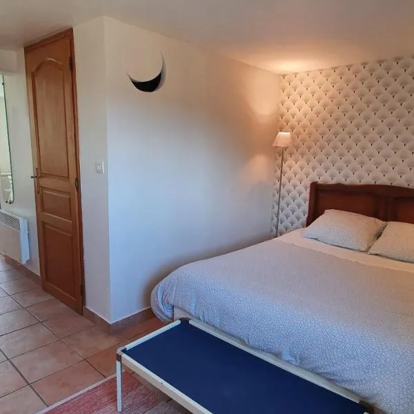 Le Gîte Les Grives, hotel v destinaci Villers-Carbonnel