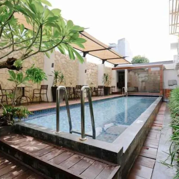 Favor Hotel Makassar City Center By LIFE, hotel in Makassar
