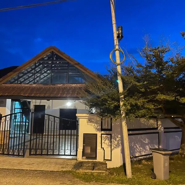 VillaParadise Homestay、バトゥパハのホテル