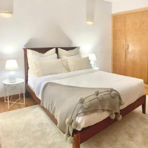 TOP BEACH HOUSE, hotel in Costa da Caparica