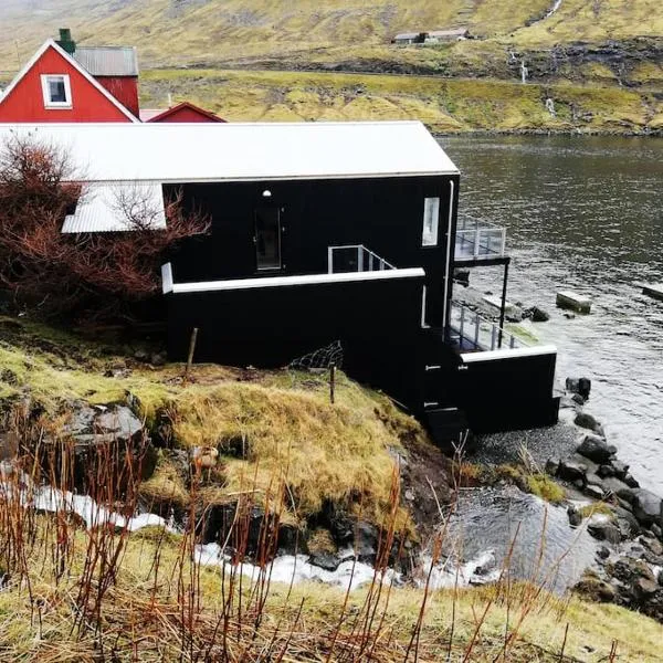 A pearl in a forgotten fjord - Luxury Boathouse, hotel v destinaci Tjørnuvík