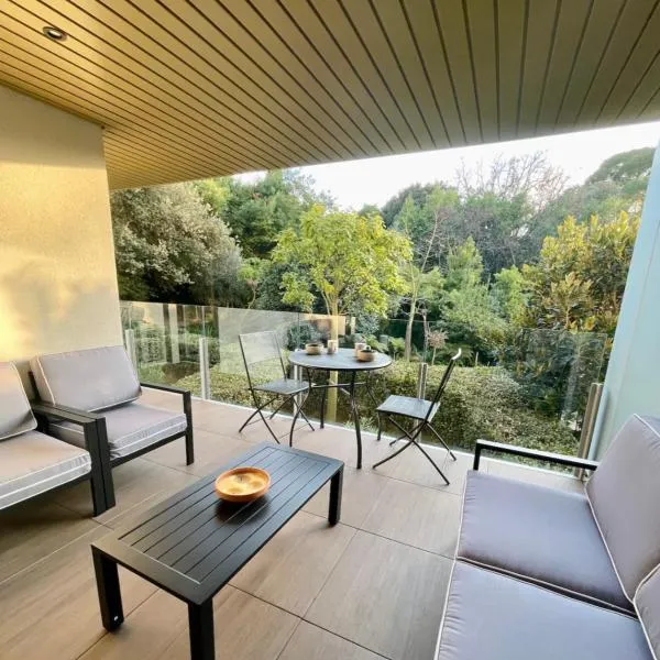 Oxford 1 bedroom apartment in a brand new building with a pool, hotel v Cannes