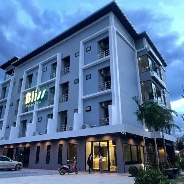 The Bliss Boutique Hotel, hotel in Ban Phlu Phli