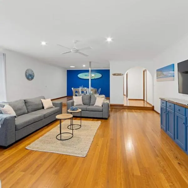 Gone Coastal - pool, river, beach getaway, hotel in North Haven