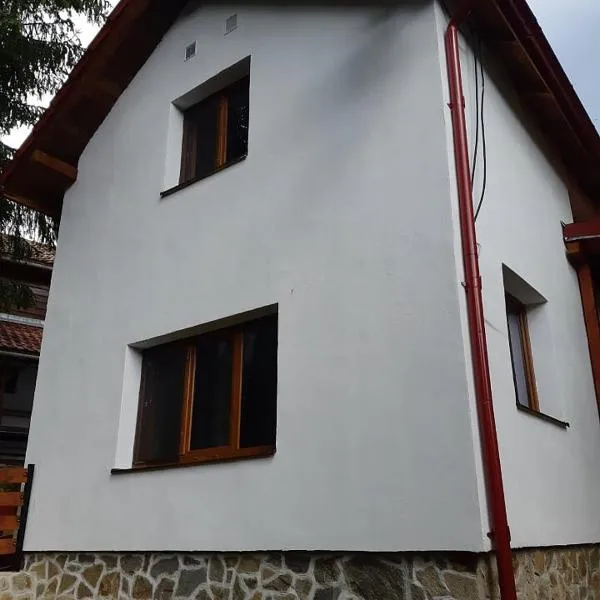 New and comfortable two bedroom house, hotell i Rusca