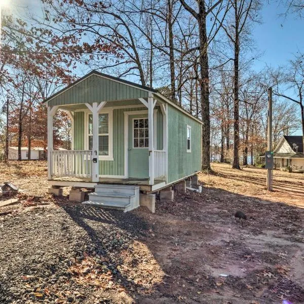 Sunny Catfish Cabin with Views of Toledo Bend, hotel in Many