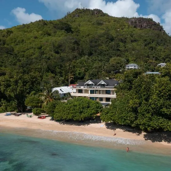 Crown Beach Hotel Seychelles, hotel in Takamaka