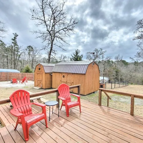 Jefferson Retreat with Backyard Less Than 1 Mi to Lake!, hotell i Avinger