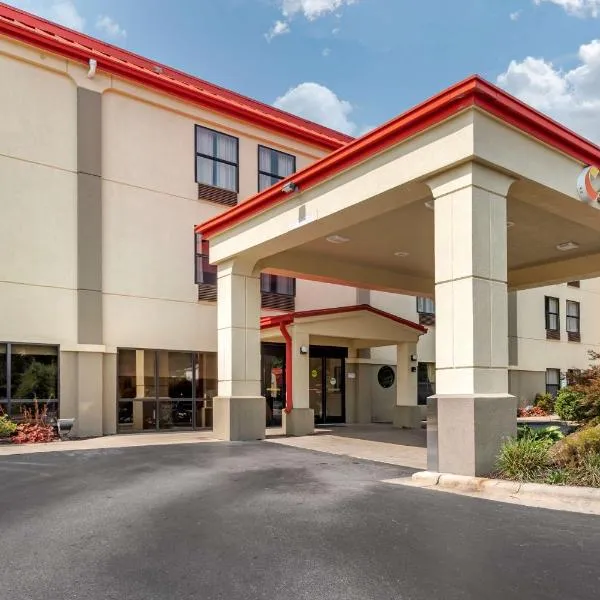 Comfort Inn Biltmore West, hotel en Sandymush