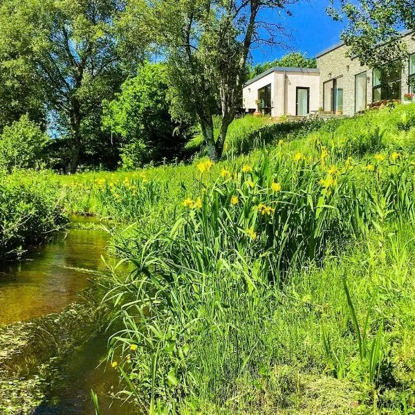 Tranquil Riverside Retreat-By Traum, hotel v destinaci Holstebro
