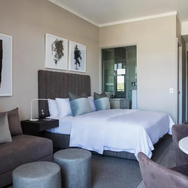 The Capital Menlyn Maine Trilogy, hotell i Equestria