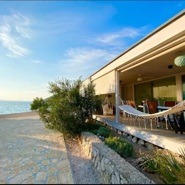 BUQEZ ECO RESORT - Villa 30 "Beachvilla Stella" mit SPA & Meerblick, khách sạn ở Drage