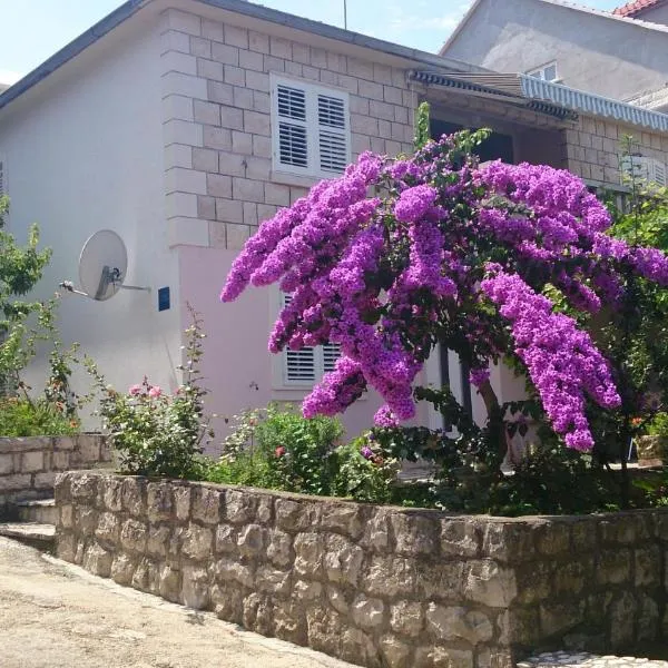 Viesnīca Apartments Laura pilsētā Žrnovo