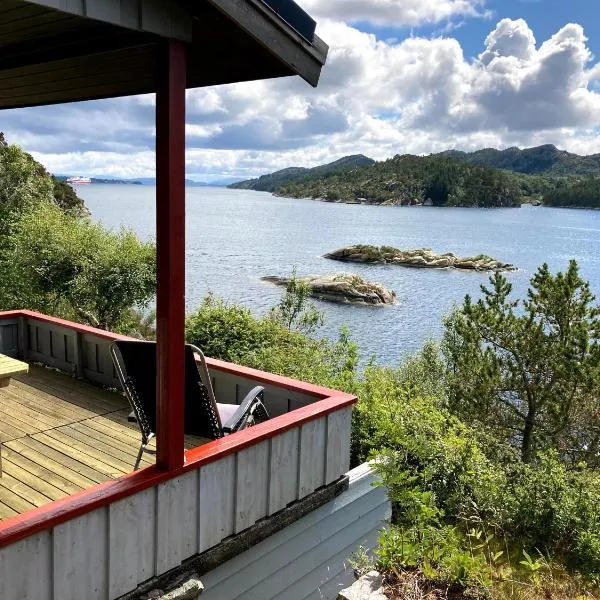 Bergen/Sotra:Waterfront cabin(s).Boat.Fish.Jacuzzi, hotel di Haganes