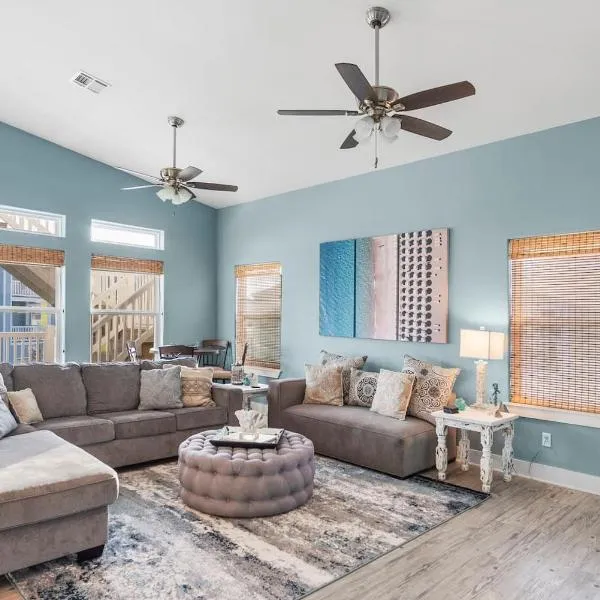 New 5 BDRM W/Pool, Observation Deck Walk to Beach!, hotel v destinaci Port Aransas