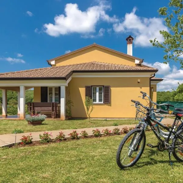3 Bedroom Nice Home In Putini, hotel a Šorići