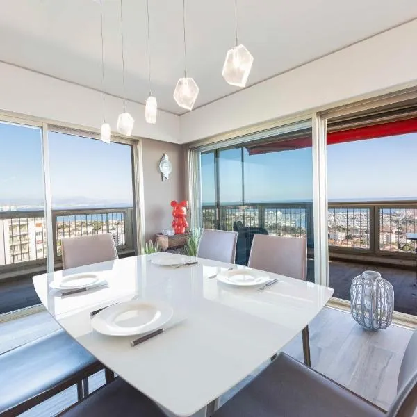Le Chambord Breathtaking view 2 bedroom apartment in Antibes !, hotel v destinaci Antibes