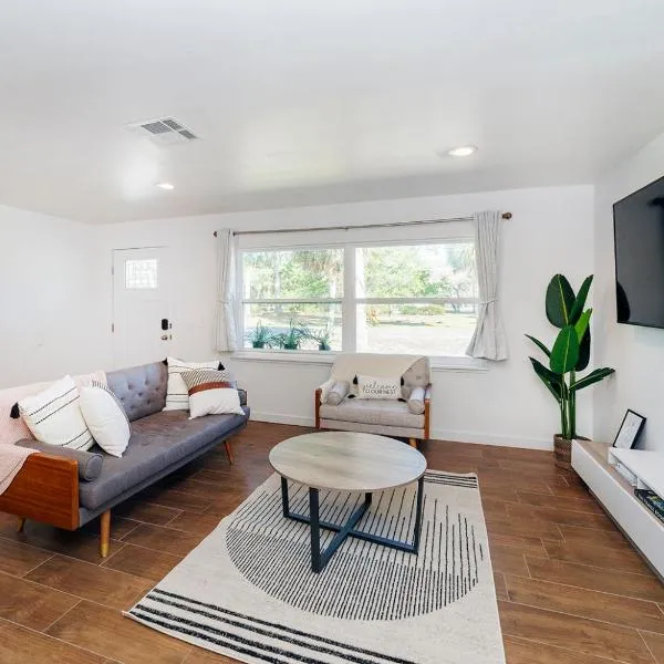 NEW Cozy House 5 Min Three Sisters Springs, hotel v destinaci Crystal River