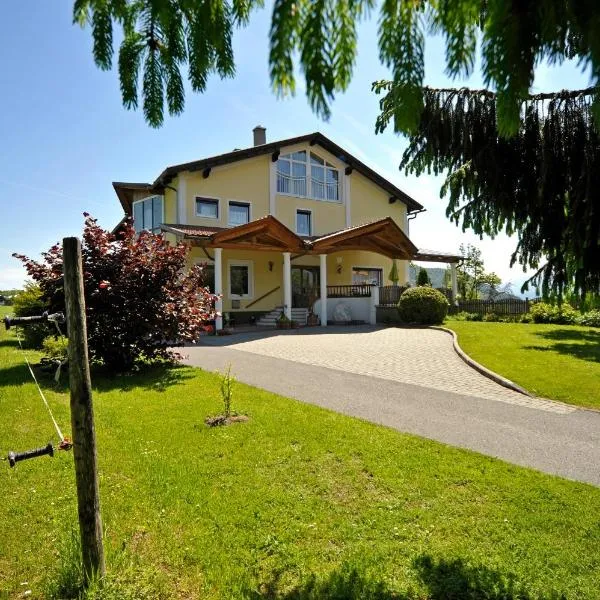 Biohof Naturzeit Faaker See, hotel in Warmbad Villach