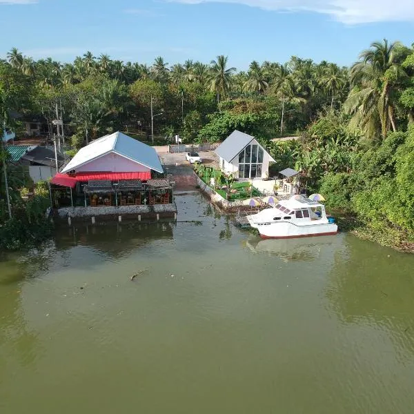 Boat house marina restaraunt and homestay, hôtel à Ban Bang Yai