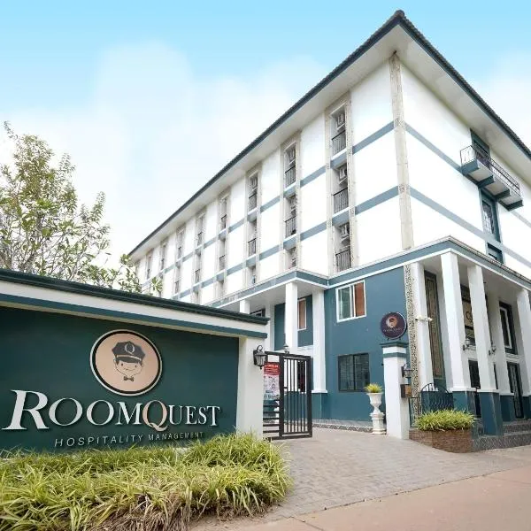 RoomQuest Rojana Industrial Estate area, hotel a Ban Khao Hin Son