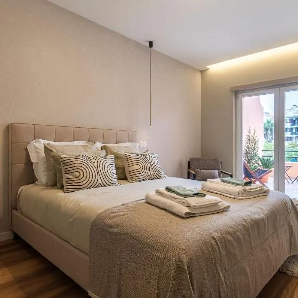 Deluxe 2BDR Apartment in Carcavelos by LovelyStay، فندق في كاركافيلو