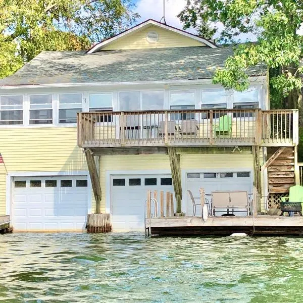 Lake Front Home Near Peek'n Peak, hotel in Clymer