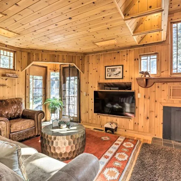 Less Than 1 Mi to Heavenly Lifts Tahoe Area Townhome!, hotel v destinaci Stateline