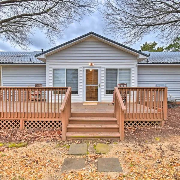 Less Than 1 Mi to Downtown Lillington Home with Deck, hotel in Lillington