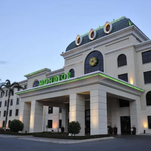 Mondior at Emperors Palace, khách sạn ở Kempton Park