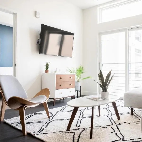 Skyline Blue Modern Loft - Zuni Lofts, hotel v destinaci Denver
