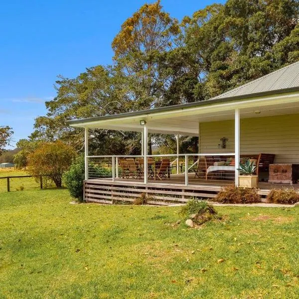 Katandra Homestead: old world charm on Wallis Lake, hotel in Whoota