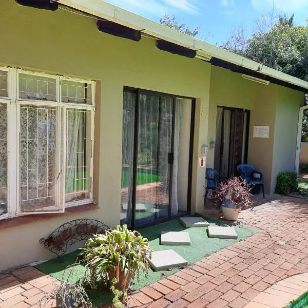 Chariots Guest House, hotel in Polokwane