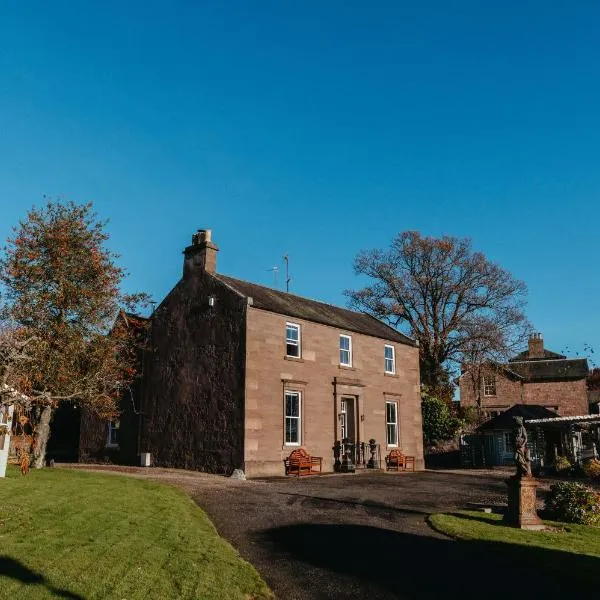 Large Holiday Home perfect for family gatherings, hotel in Angus