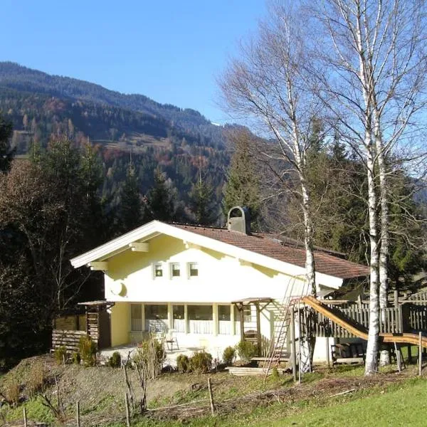 Großes Ferienhaus in ruhiger Lage - WLAN b. 9 Per., hotel v destinaci Saalfelden am Steinernen Meer