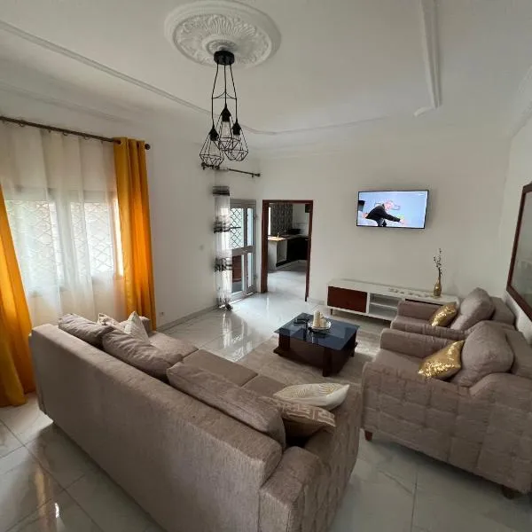 RÉSIDENCE MEUBLÉE 1ERE CLASSE DOUALA pk 15, hotel v destinaci Douala