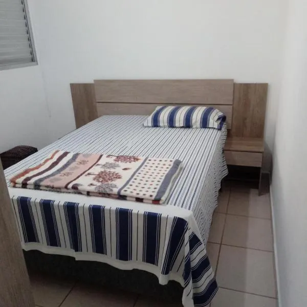 Apartamento proximo ao shopping Franca，Patrocínio Paulista的飯店