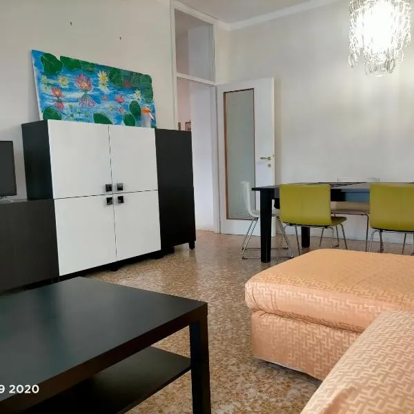 Appartamento La Ninfea – hotel w mieście Arona